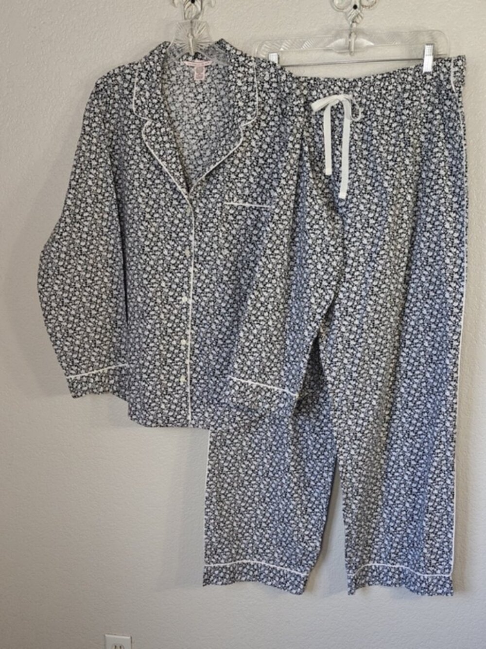 Victoria's Secret Size Large Long Cotton Pajama Set Black & White Ditsy Floral